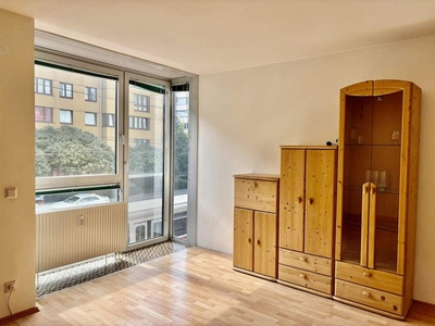 ''2 Zi-Wohnung mit franz. Balkon & Garagenplatz - niedrige BK - freier Mietzins''