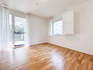 BESTLAGE - Wohnen im Villenviertel: Traumhafte 3-Zimmer-Wohnung mit S/W-Balkon & TG-Stellplatz