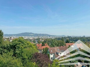 Seltenheitswert Römerberg: DG-Wohnung mit Linzblick & großem Eigengarten!