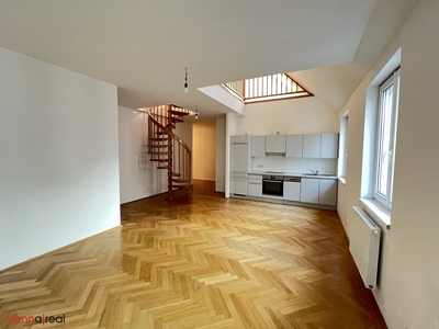 UNBEFRISTET - Ruhige und helle 6-Zimmer Maisonette-Wohnung mit Galerie, 2 Terrassen und Gartennutzung in der Burggasse