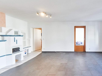 Hall in Tirol: Familienfreundliche 4-Zimmer-Wohnung mit Loggia, Balkon und TG-Abstellplatz