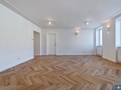 BALKONWOHNUNG im 4. Obergeschoß! Hochwertig sanierter 3-Zimmer-Stilaltbau