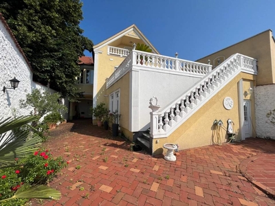 Beeindruckendes Haus mit Pool und Sauna inkl. Geschäftslokal