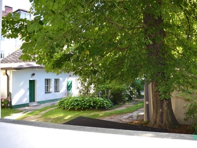 Blick ins Grüne! Zentrumsnahe Loggia-Wohnung - WG geeignet! Garagenplatz!