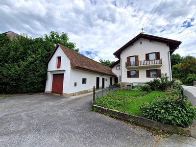 Geräumiges Wohnhaus mit 2 Wohneinheiten und Nebengebäude - entzückender Garten inklusive!