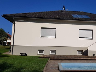 Gepflegtes Einfamilienhaus mit Pool und großem Grundstück - und das in Ruhelage!