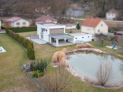 Hannersdorf: Modernes Haus mit großem Garten und Badeteich!