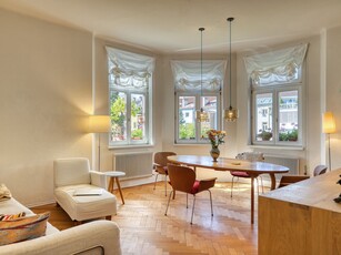 Exklusive 3 Zimmerwohnung in wunderschöner Stadtvilla