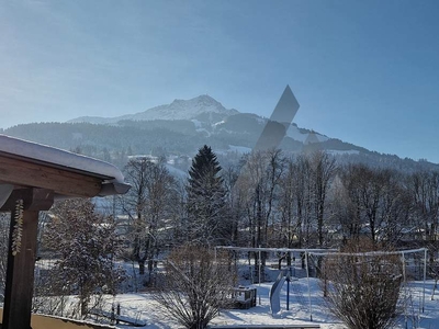 Helle Dachgeschoss Maisonette mit Kaiser- & Hornblick