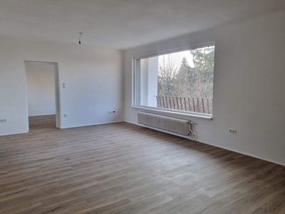 Provisionsfrei für die Mieterseite! HELLE WOHNUNG DIREKT IM ZENTRUM