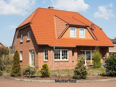 Einfamilienhaus mit Garage