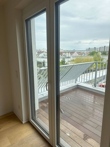 Modernes Dachgeschoß mit Fernblick und Dachterrasse beim Kirchenplatz Atzgersdorf - ZWEITBEZUG.