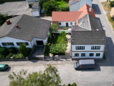 Gemütliches Einfamilienhaus in Ollersdorf - Modern renoviert, gepflegter Garten !