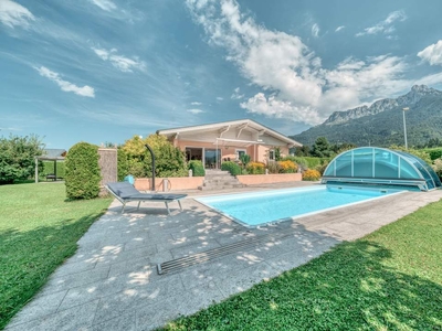 Traumhaftes Bungalow mit Swimmingpool auf großem Grundstück und unverbaubarer Aussicht!