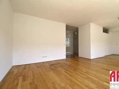 EINZIGARTIGE WOHNUNG MIT BALKON NAHE DER LANDSTRASSE!