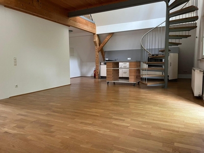 Moderne Dachgeschoßwohnung mit Galerie im Nonntal