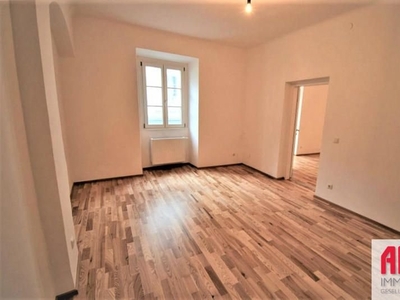 SCHÖNE 2 -ZIMMER WOHNUNG MIT KÜCHE NAHE DER LANDSTRASSE!