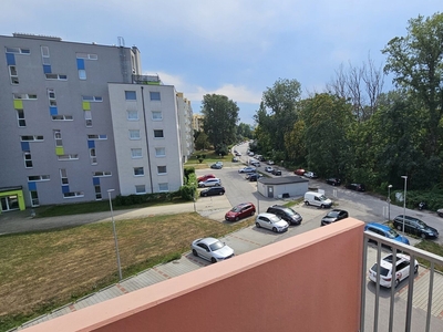 SOFORT verfügbare Mietwohnung mit Balkon im 3. Liftstock & Parkplatz-Option nahe Merkur City (Top 34)