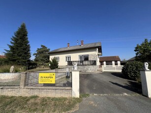 Wohnhaus mit großem Innenhof, Garagen, Scheune und Garten in ländlicher Idylle! Tierhaltung möglich!