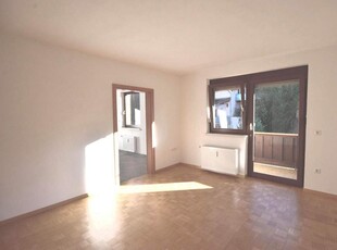 3-Zimmer-Wohnung mit Wohnküche - komplett neu renoviert