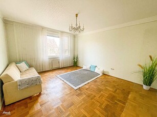 Großes Entwicklungspotenzial: Wohnung inkl. Loggia& Stellplatz!