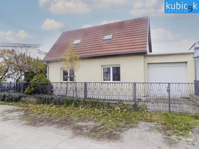 Nettes Einfamilienhaus mit Garage