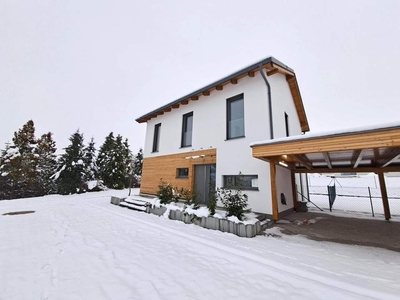 PROVISIONSFREI! Terrassenhaus mit Carport und Garten