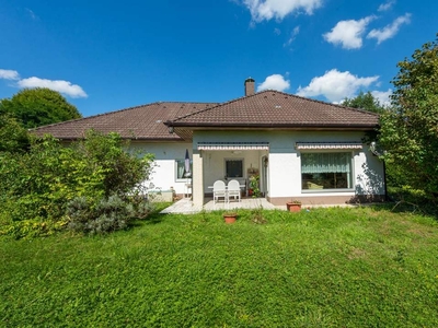 Einfamilienhaus in sonniger Lage mit idyllischem Garten