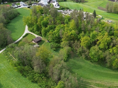 Sonniges Baugrundstück in Krumpendorf am idyllischen Waldrand in absoluter Ruhelage