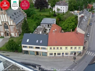 Top Preis - Stadthaus mit 4 Wohneinheiten sowie 3 Gewerbeflächen und ausbaufähigen Rohdachboden im Zentrum von Neunkirchen !