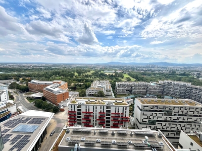 Ausblick zum Staunen: Großzügige 3 Zimmer Wohnung mit Loggia + Pool + Sauna im 21. Stockwerk in 1100 Wien zu mieten