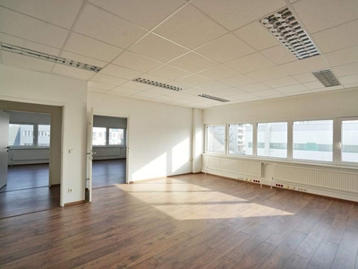 Büroetage mit ca. 265 m² im Industriezentrum NÖ-Süd !!! Anmietung einer Halle im gleichen Objekt ebenfalls möglich !!!