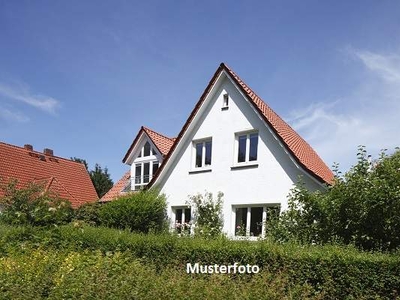 Einfamilienhaus mit Garage und Pool + guter Zustand +