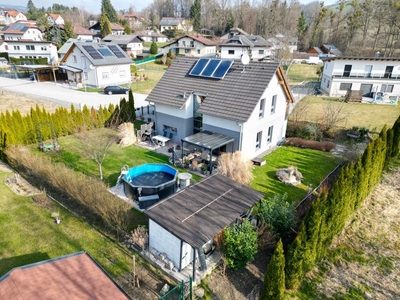 Exklusives Wohlfühlhaus in Ruhelage mit Pool und gemütlichem Garten sowie Doppelcarport