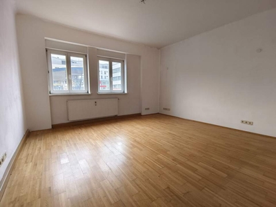 Geräumige Wohnung direkt am Europaplatz mit 1 Schlafzimmer!