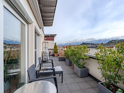 Großzügige Dachgeschoßwohnung mit 5 Zimmern, traumhafte Dachterrasse und Loggia.