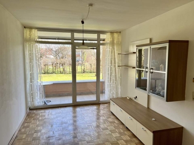 *** Renovierungsbedürftig *** Zweizimmerwohnung mit Loggia und ruhiger Ostausrichtung in Waidmannsdorf!