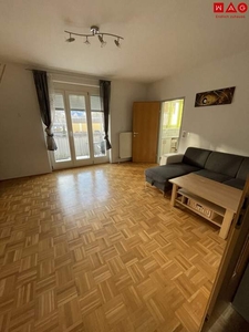 Ansprechende 2 Zimmer Wohnung mit Balkon und Küche!