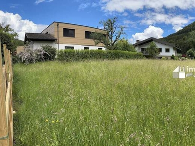 Die optimale Größe für Ihr Bauvorhaben und Wohnprojekt in GÖFIS. Verwirklichen Sie Ihr Bauvorhaben in GÖFIS, auf diesem weitläufigen Grundstück mit 1.676 m² Grundfläche.