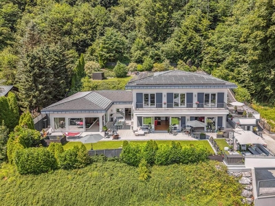 HERRSCHAFTLICH RESIDIEREN AM TRAUNSEE! Mondäne Villa am Fuße des Gmundnerbergs