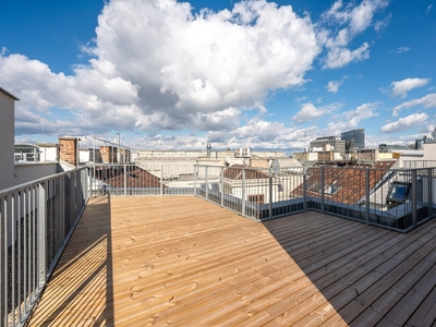 ERSTBEZUG im DG-Ausbau: luxuriöse Maisonettewohnung mit einer 38m² Dachterrasse uvm.!