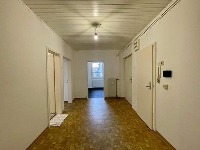 Großzügige 3,5-Zimmer-Wohnung im zweiten Stock mit Lift! Öffi-Anschluss direkt vor der Haustüre!