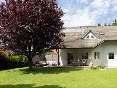 Wunderschönes Wohnhaus mit gepflegtem Garten und Blick ins Grüne!