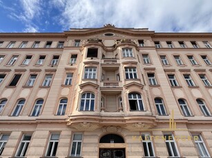 Traumhafte, generalsanierte Altbauwohnung, 3 Zimmer - 2 Bäder