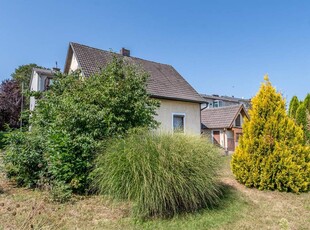 Sanierungsbedürftiges Einfamilienhaus in Siedlungslage!