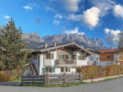 Großzügiges Mehrfamilienhaus mit Kaiserblick