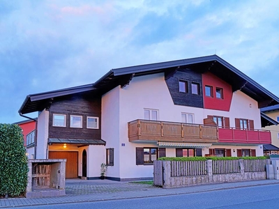 charmante Doppelhaushälfte mit großem Garten und XXL Terrasse