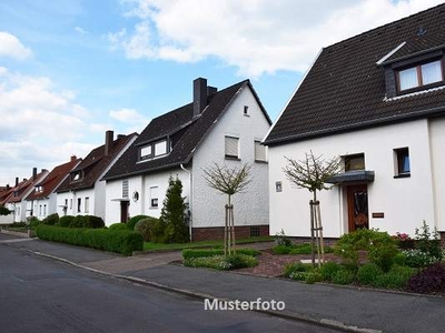 Großzügiges Einfamilienhaus mit Garage