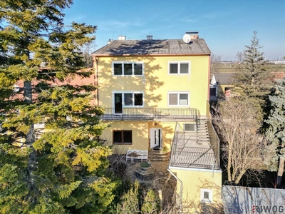 GROSSES MEHRFAMILIENHAUS MIT 8 ZIMMER + 2 RÄUME IM DACH II 2 TERRASSEN + BALKON + GARAGE + GARTEN II SANIEREN UND WOHLFÜHLEN