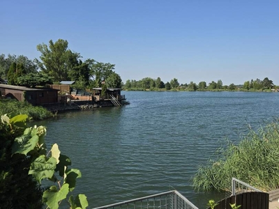 Ihr persönliches Paradies am See - charmantes Superädifikat!